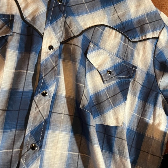 Ely Cattleman pearl snap button down 
size large
No flaws - Picture 2 of 4